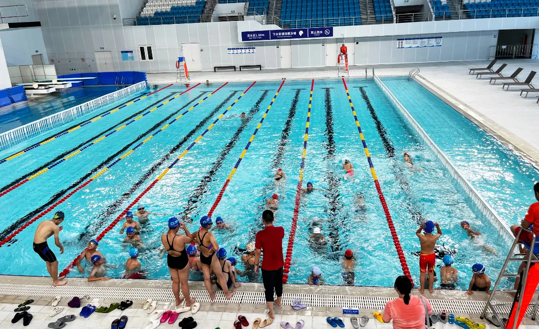 横琴华发水上活动中心试营业首日人气爆棚 单日客流量突破2000人次