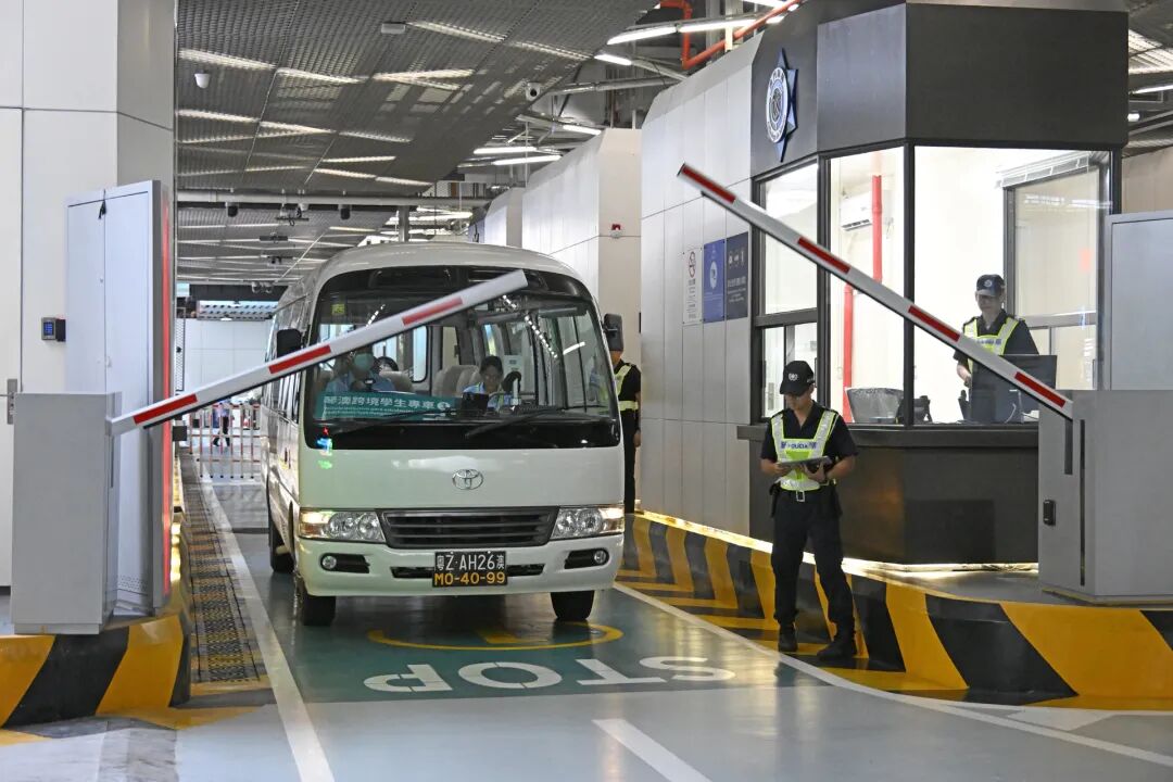 横琴推出琴澳跨境学生专车服务“随车查验、免下车通关