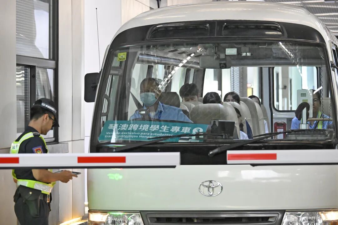 横琴推出琴澳跨境学生专车服务“随车查验、免下车通关