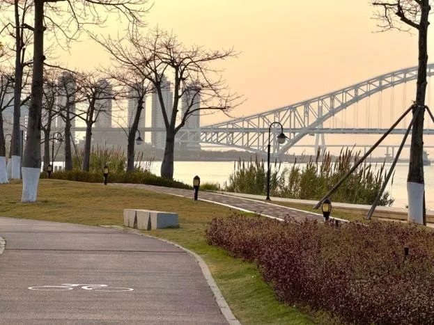骑行赏花正当时,共赴横琴花海长廊之约:全运同款赛道,解锁秋冬限定浪漫